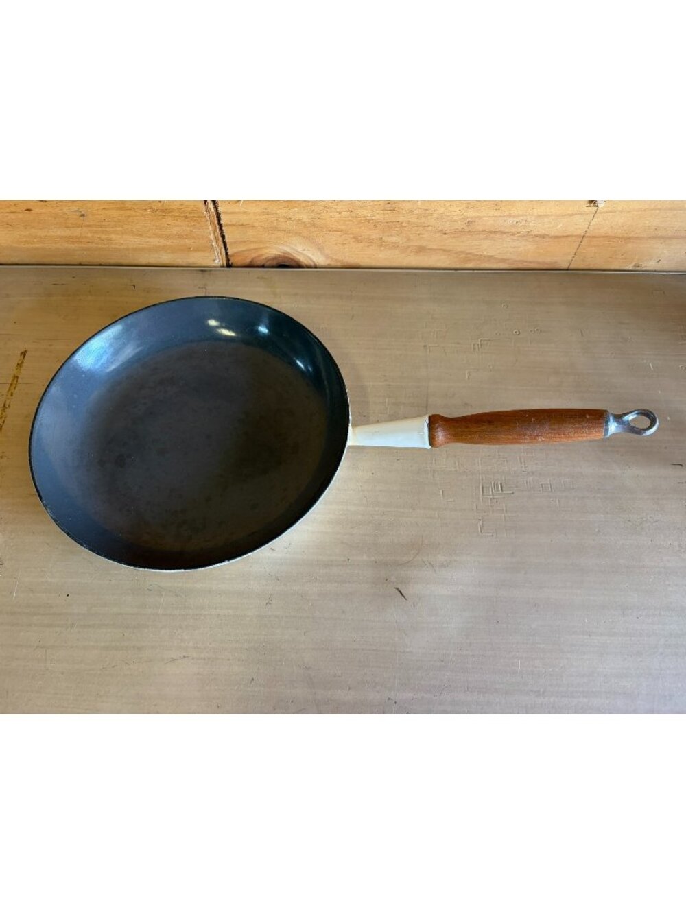 Vintage Le Creuset 29 Fry pan Skillet Artic White Made in France Wood handle